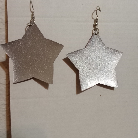 Retro style star shaped earrings - Picture 2 of 3